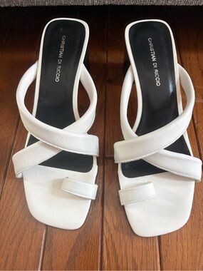 Christian di Riccio White Crisscross Toe-Ring Block Heeled Slides